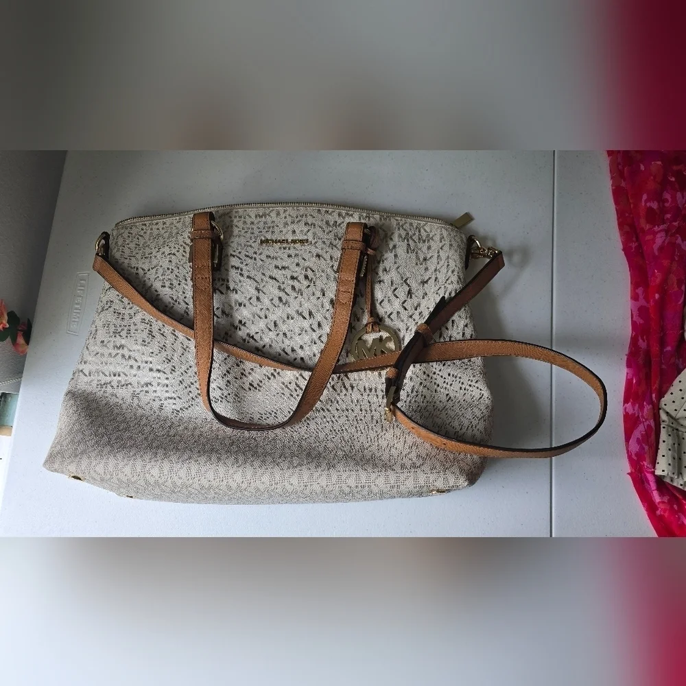 Michael KORS Michael Kors Satchel beige print tan leather trim.